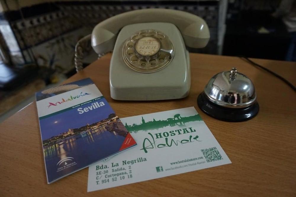 Hostal Alamare Севілья Екстер'єр фото